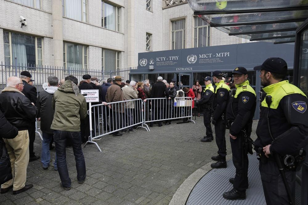 Заключенные гааги. Ратко младич в гааге. Тюремной камере в гааге. Заключенные гааги. Ратко младич герой сербии.